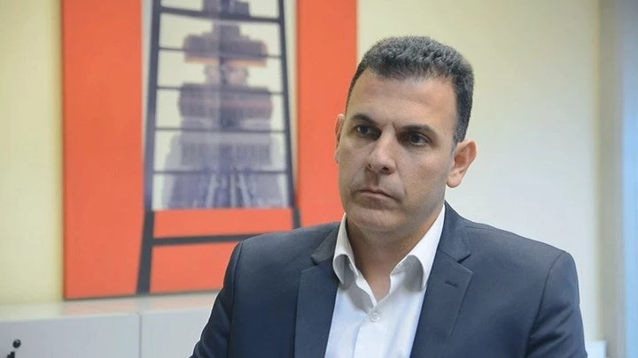 Καραμέρος: Περισσότερα από 350 αυτοκίνητα παρασύρθηκαν στο Μαρούσι – Δεν υπάρχει εγκλωβισμένος (Ηχητικό)